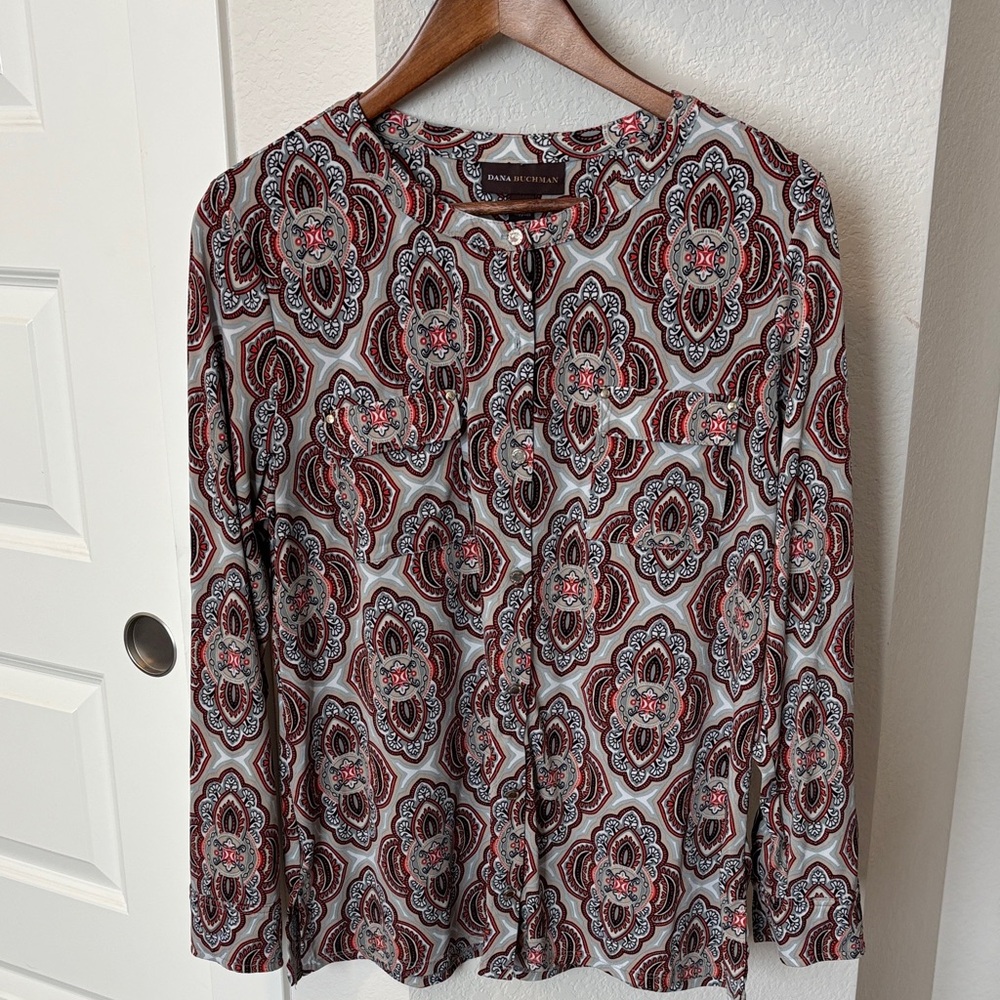 Dana Buchman Ladies button-up blouse size Large